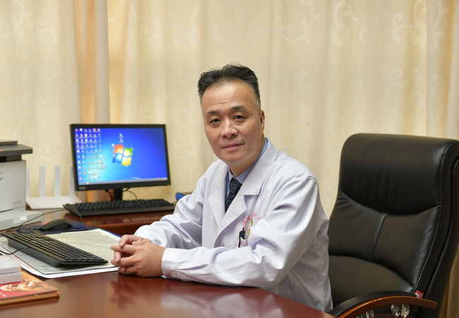 回遷福州40周年『師者如光，微以致遠』師德故事專輯征文丨仁心鑄魂 匠心育才——記葉建新教授的醫者仁心與師德傳承