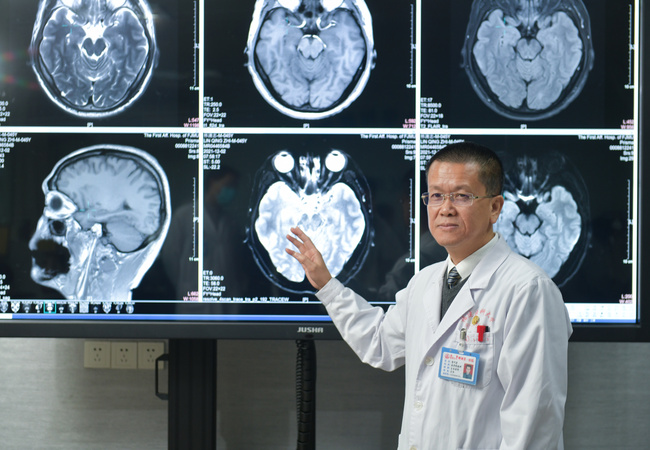 回遷福州40周年『師者如光，微以致遠』師德故事專輯征文丨影像拓路，師者如炬—致敬曹代榮教授