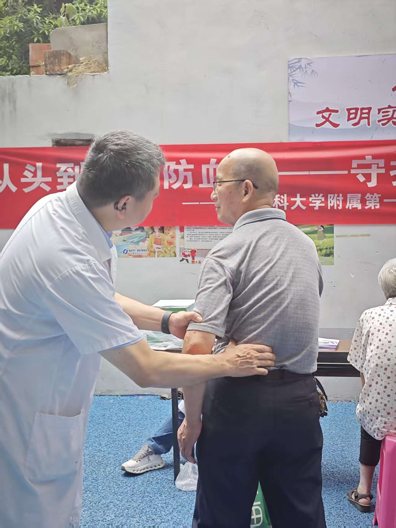 防栓科普“走新”更“走心” 福醫附一醫院血管外科從病房至社區，“從頭到腳”護健康