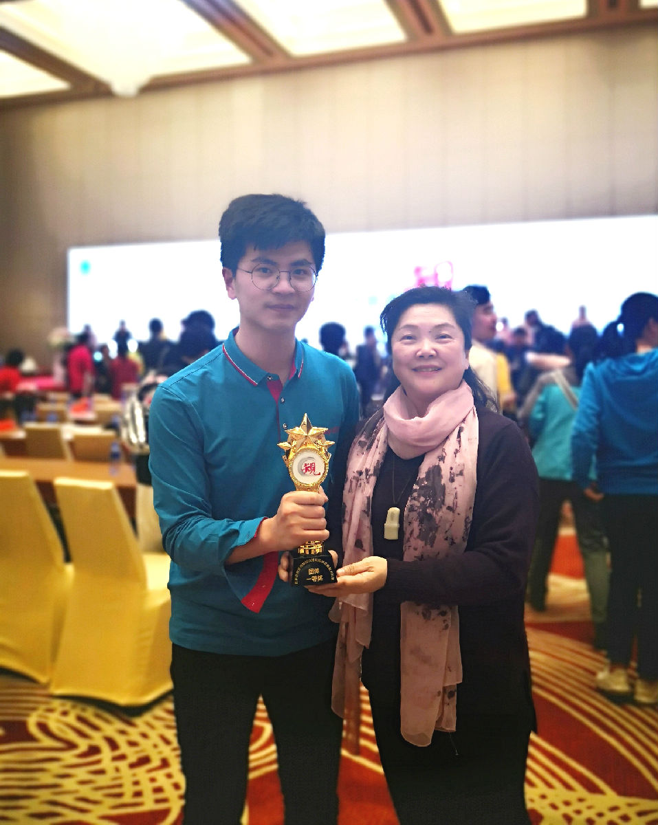 我院超聲科規(guī)培學(xué)員林偉儒團(tuán)隊(duì)代表福建省 榮獲華南區(qū)臨床診斷能力競賽團(tuán)體一等獎(jiǎng)