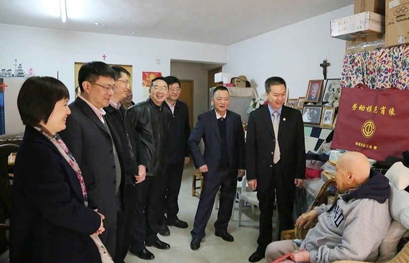 『附一風貌』節前慰問送祝福  深情關懷暖人心