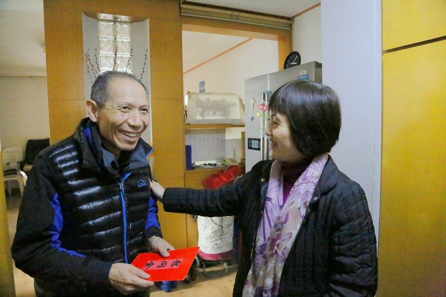 『附一風貌』節前慰問送祝福  深情關懷暖人心