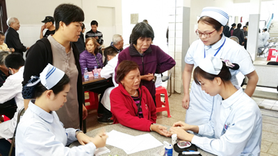 我院三個黨支部聯合開展“愛心進農場，義診送健康”義診活動