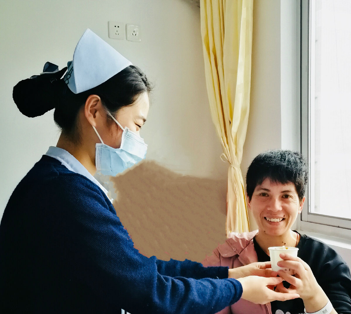 拗九，送上一份溫暖、愛心 ——腫瘤內科病房護士為老年患者送上暖暖拗九粥