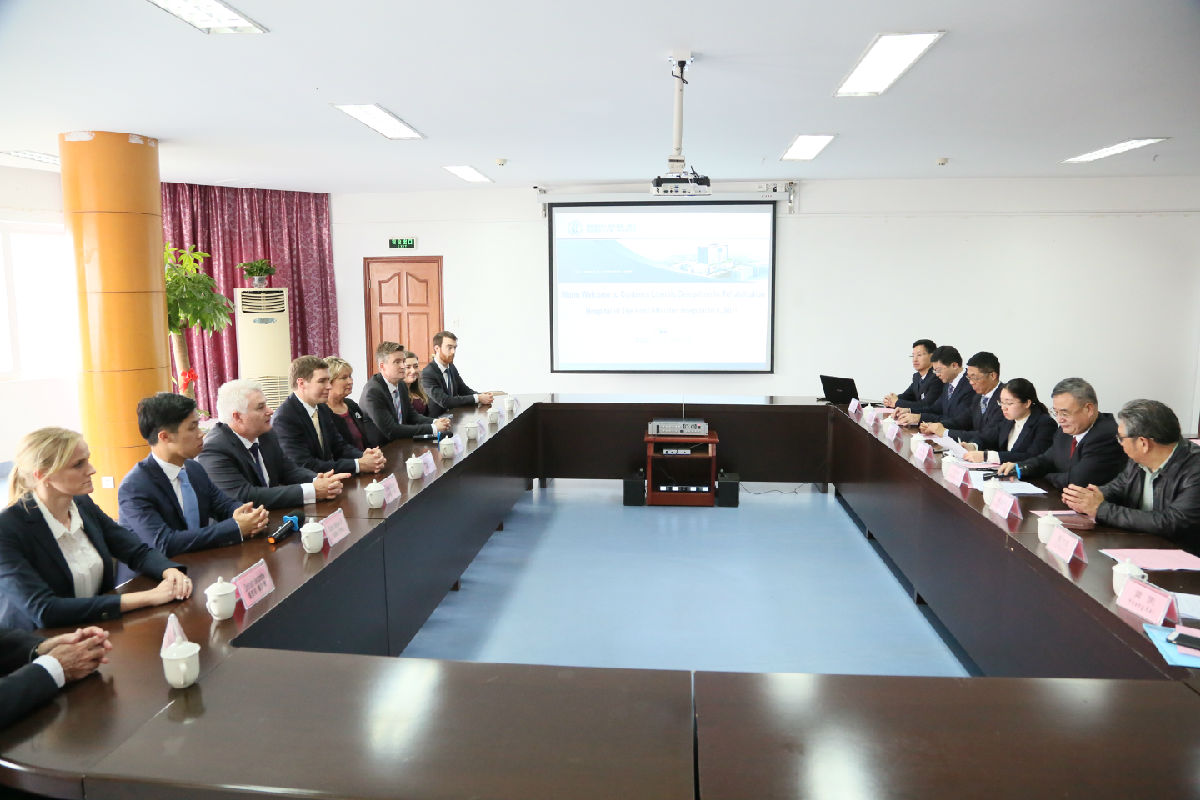 澳大利亞議員一行參訪我院康復醫院和護養中心 澳大利亞議員一行參訪我院康復醫院和護養中心