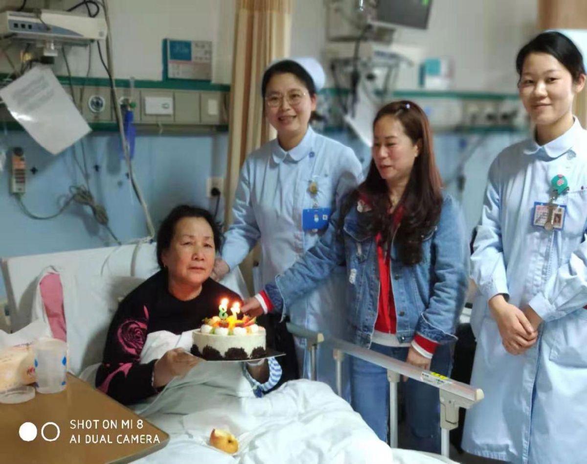 病房里也有感動  醫患親如一家人 ——我院心內科醫護人員為患者慶祝生日