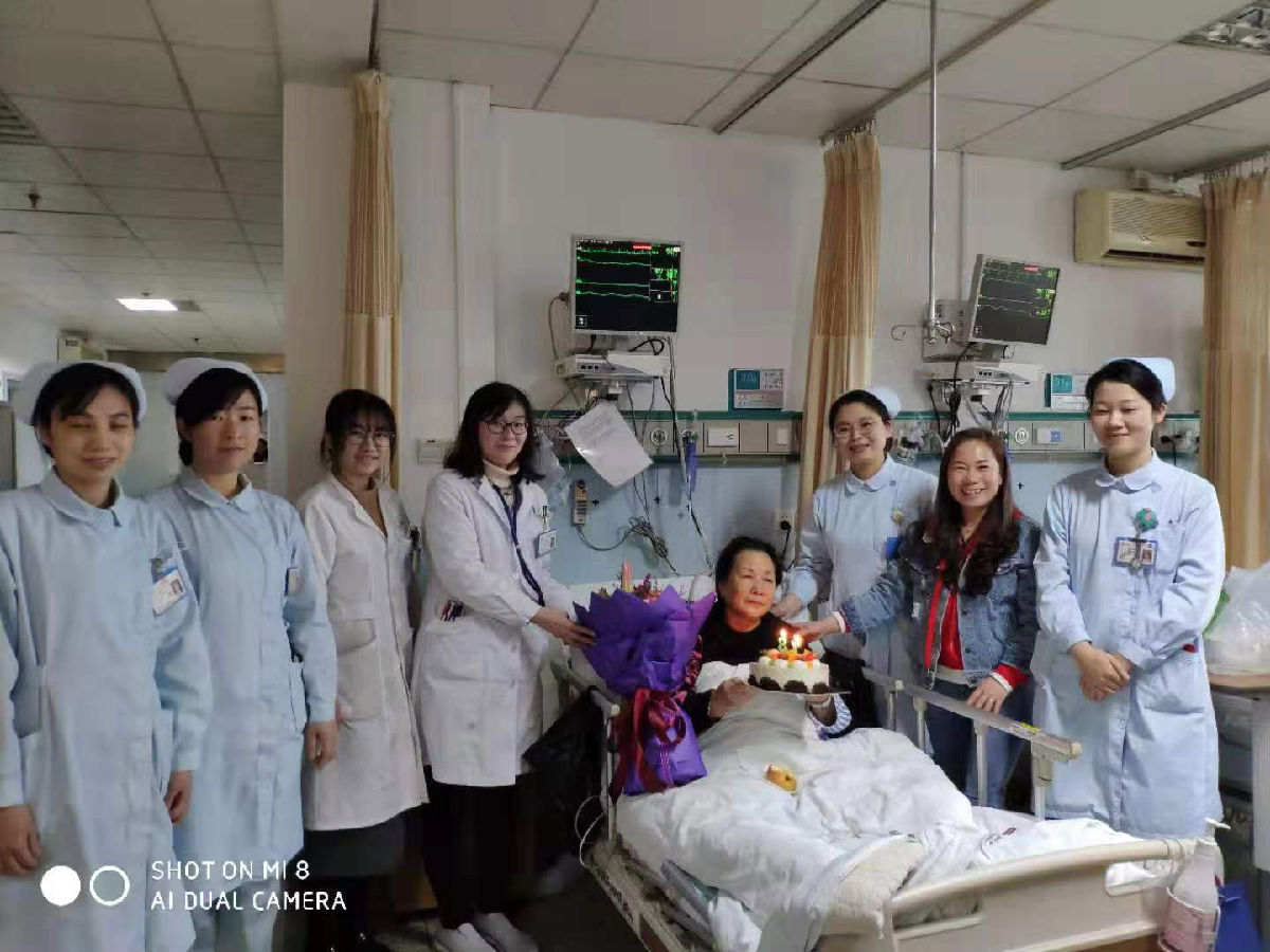 病房里也有感動  醫患親如一家人 ——我院心內科醫護人員為患者慶祝生日