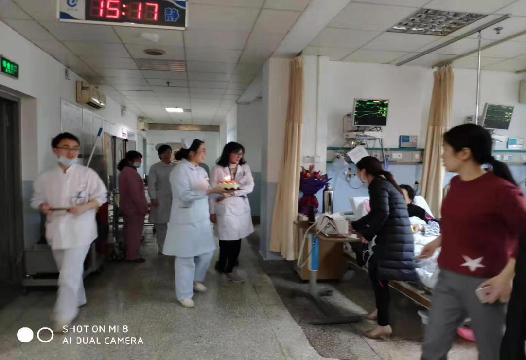 病房里也有感動  醫患親如一家人 ——我院心內科醫護人員為患者慶祝生日