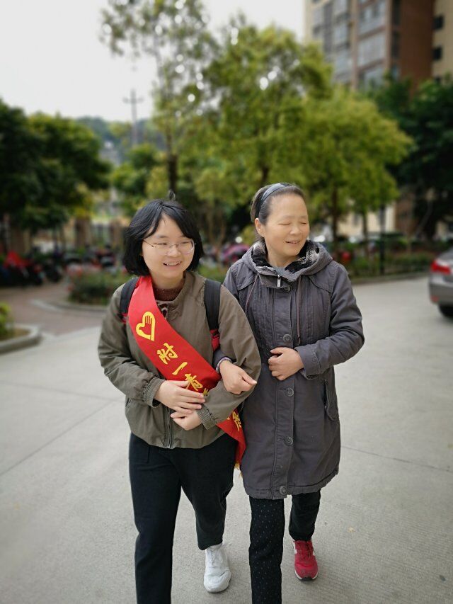 健步行，話“兩會” ——院團委積極開展關愛盲人志愿服務活動