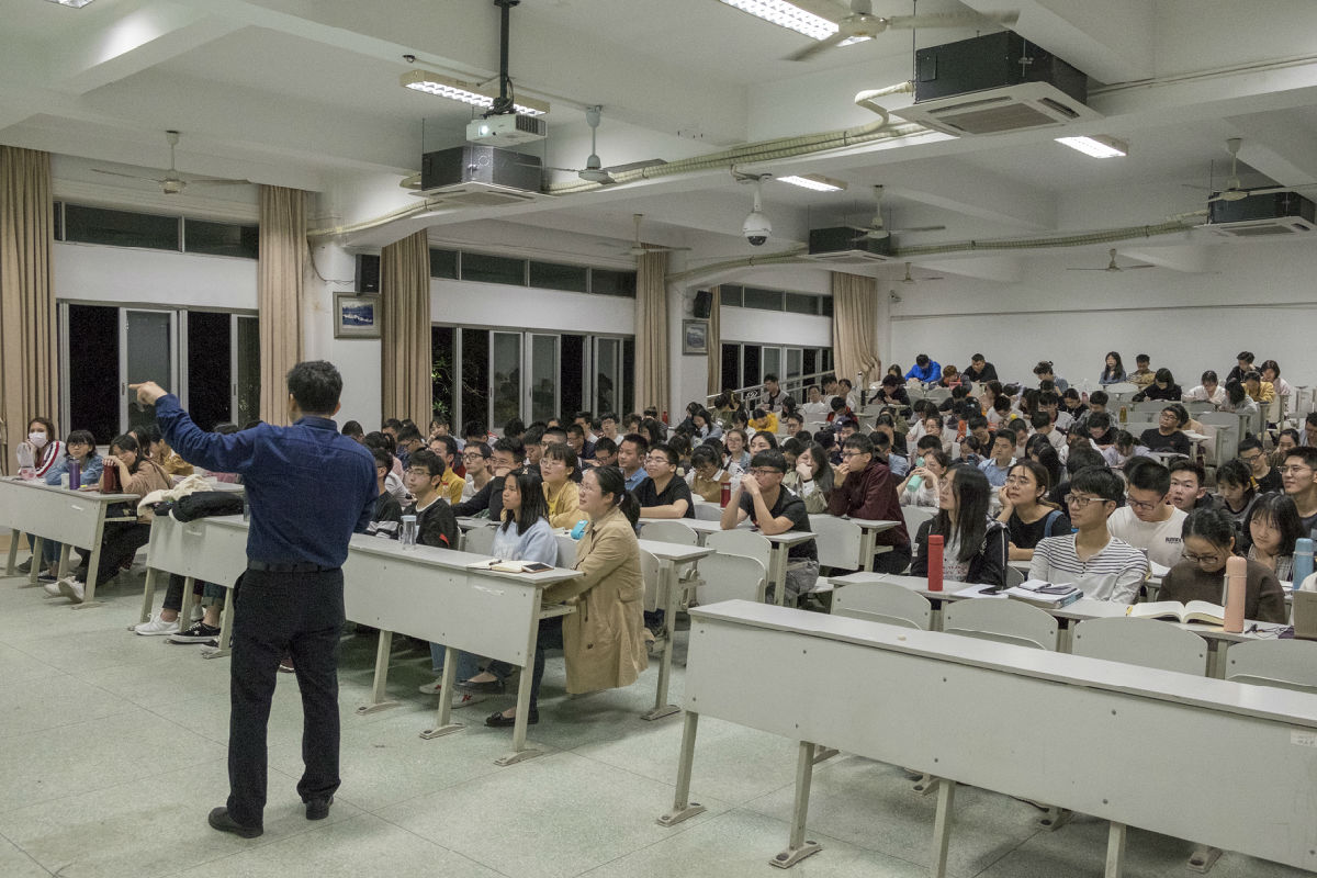 第一臨床醫學院舉辦大學生心理健康講座