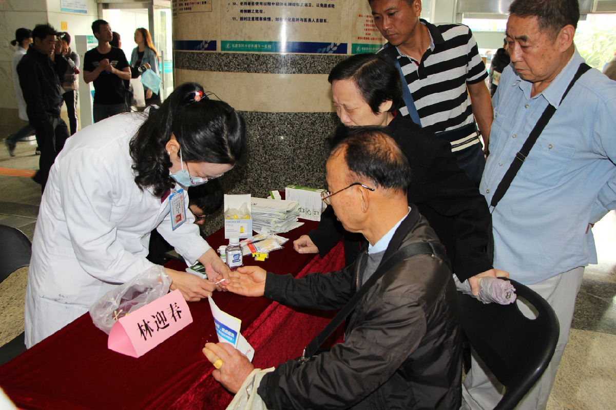 我院開展“世界高尿酸日”公益義診活動