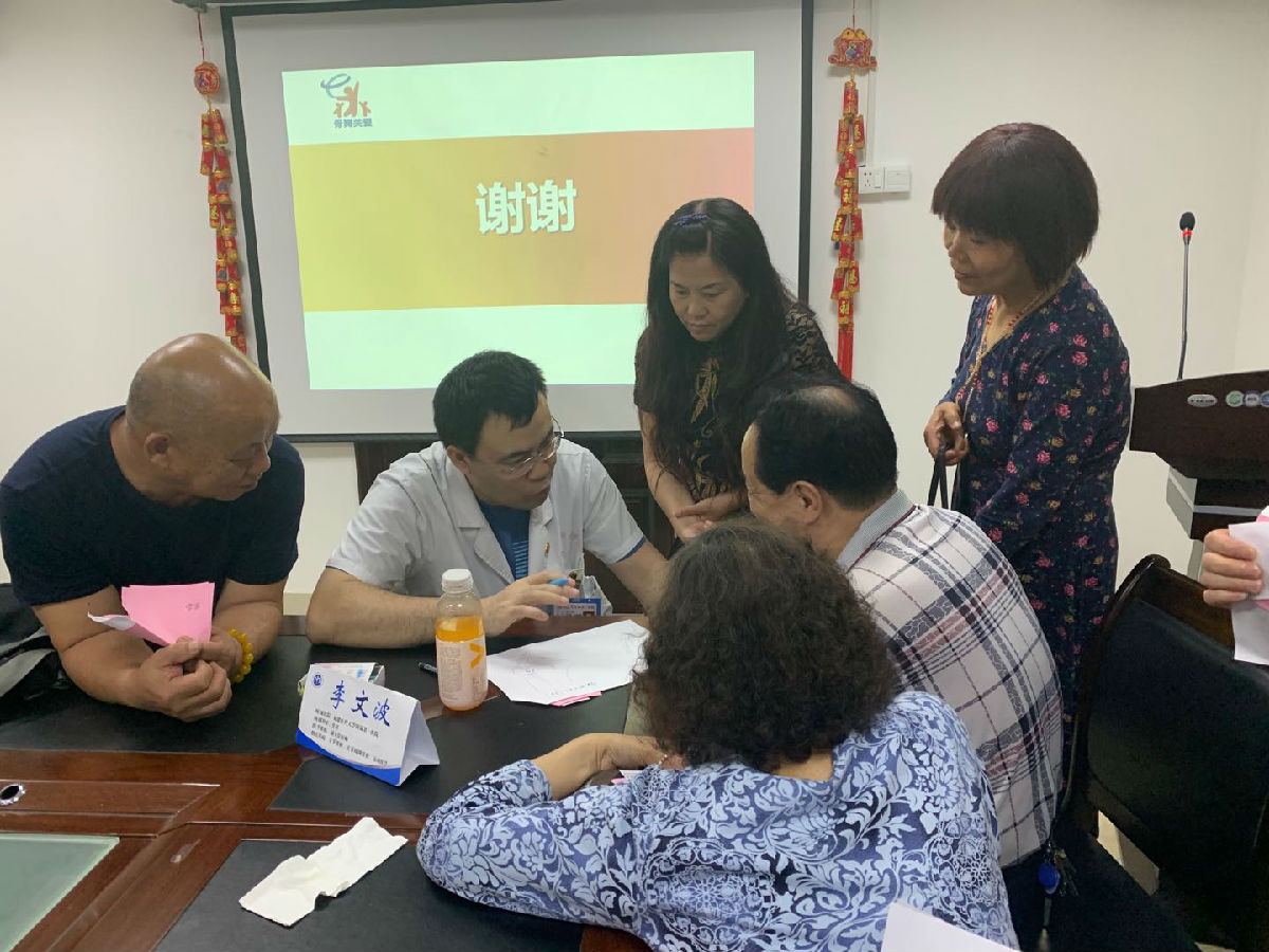 我院骨科舉辦義診活動(dòng)