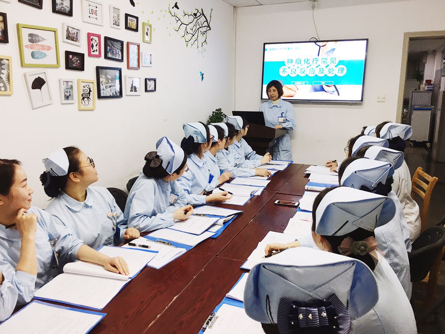 48區泌尿外科在學習中慶祝第108個護士節