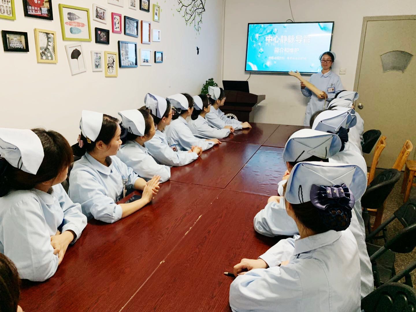 48區泌尿外科在學習中慶祝第108個護士節