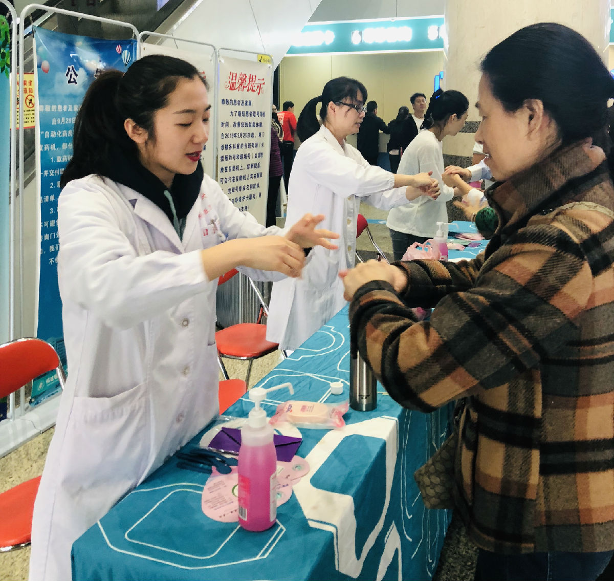 七步洗手用心學(xué) “手”衛(wèi)健康從我做 七步洗手用心學(xué) “手”衛(wèi)健康從我做