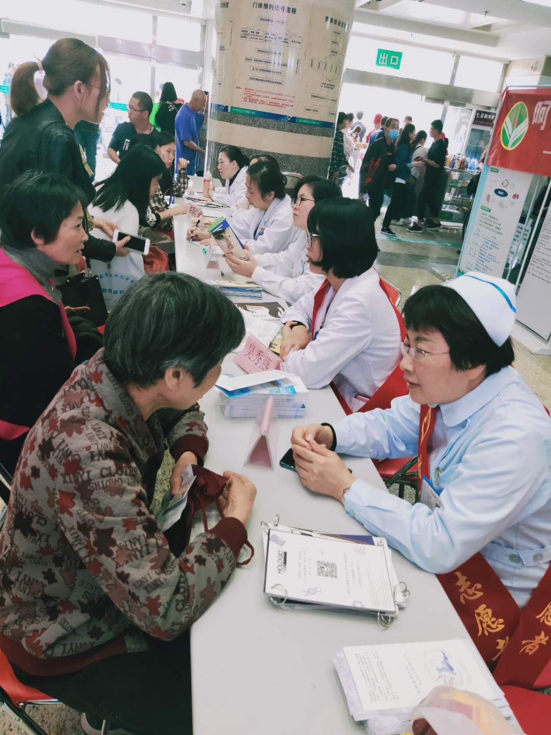 關愛女性半邊天 ——婦產科舉辦國際護士節暨母親節義診活動