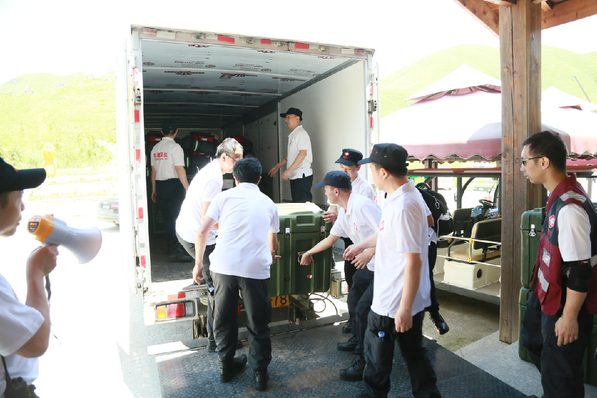 演練即實戰(zhàn)！福建省野外條件下的急診手術(shù)實操練習 在省級緊急醫(yī)學救援三隊上演