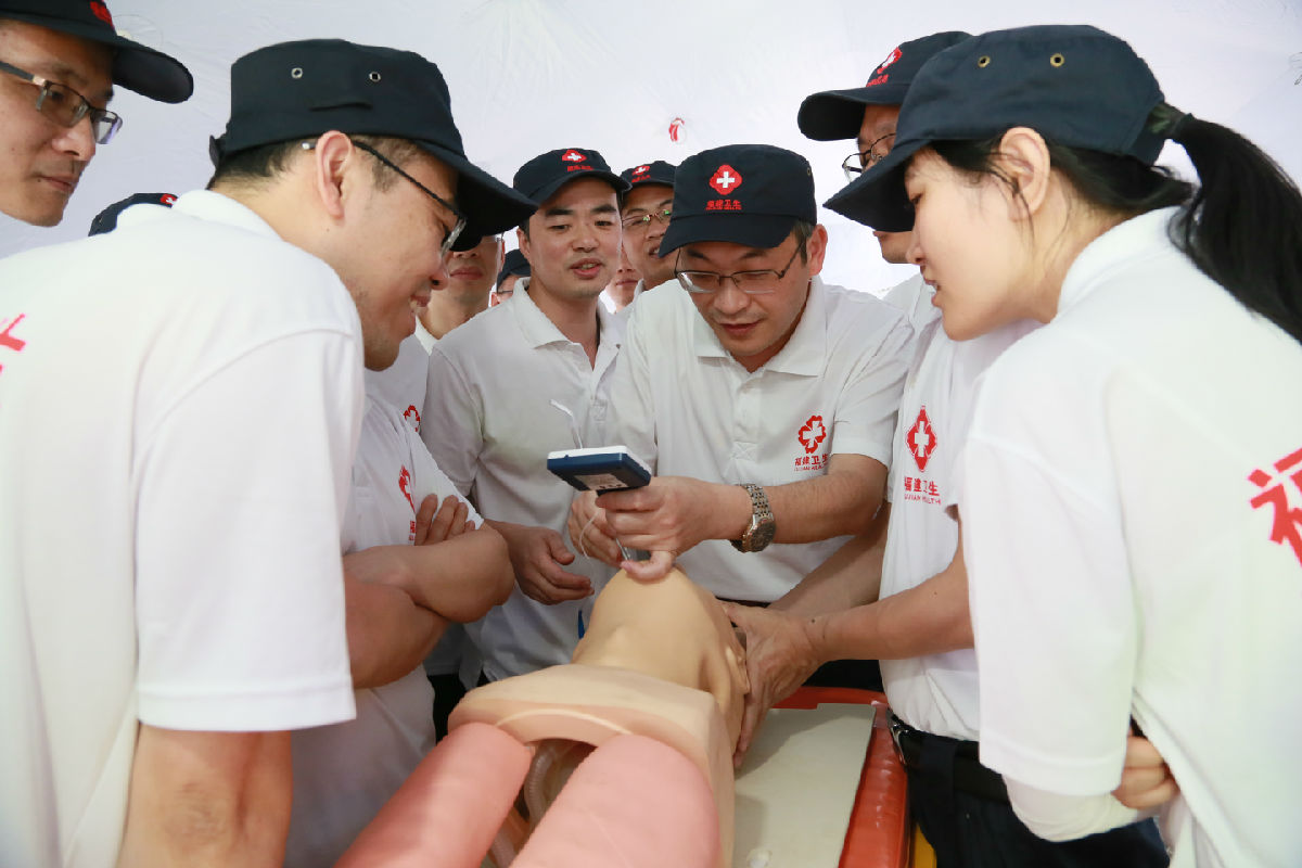 演練即實戰(zhàn)！福建省野外條件下的急診手術(shù)實操練習 在省級緊急醫(yī)學救援三隊上演