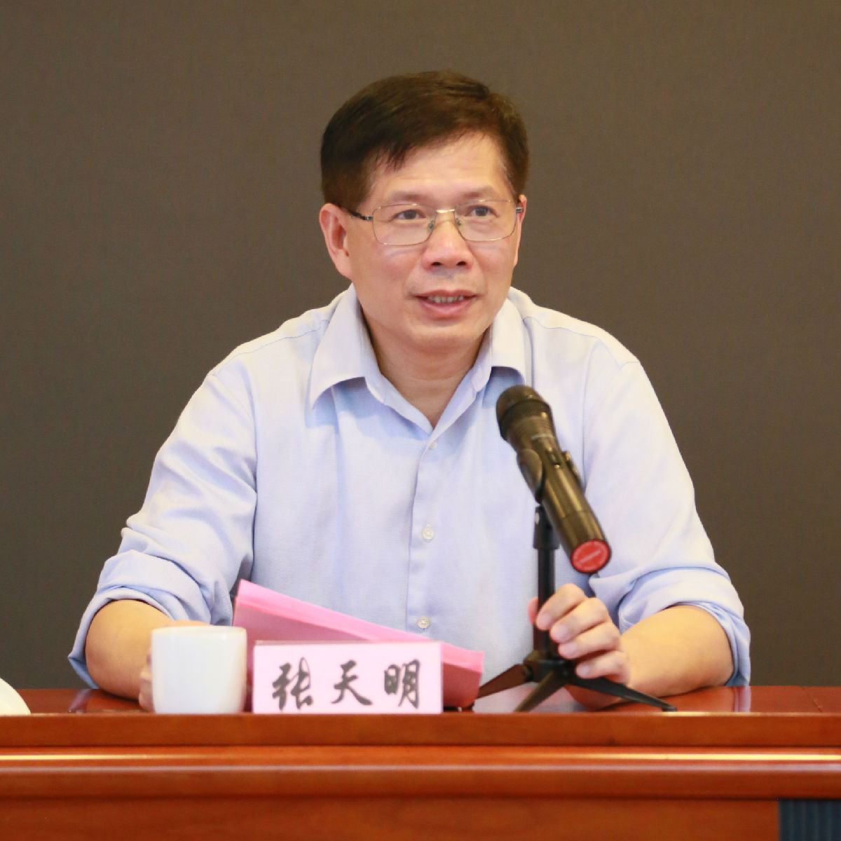 我院召開全院干部大會 宣布醫院領導班子調整的決定