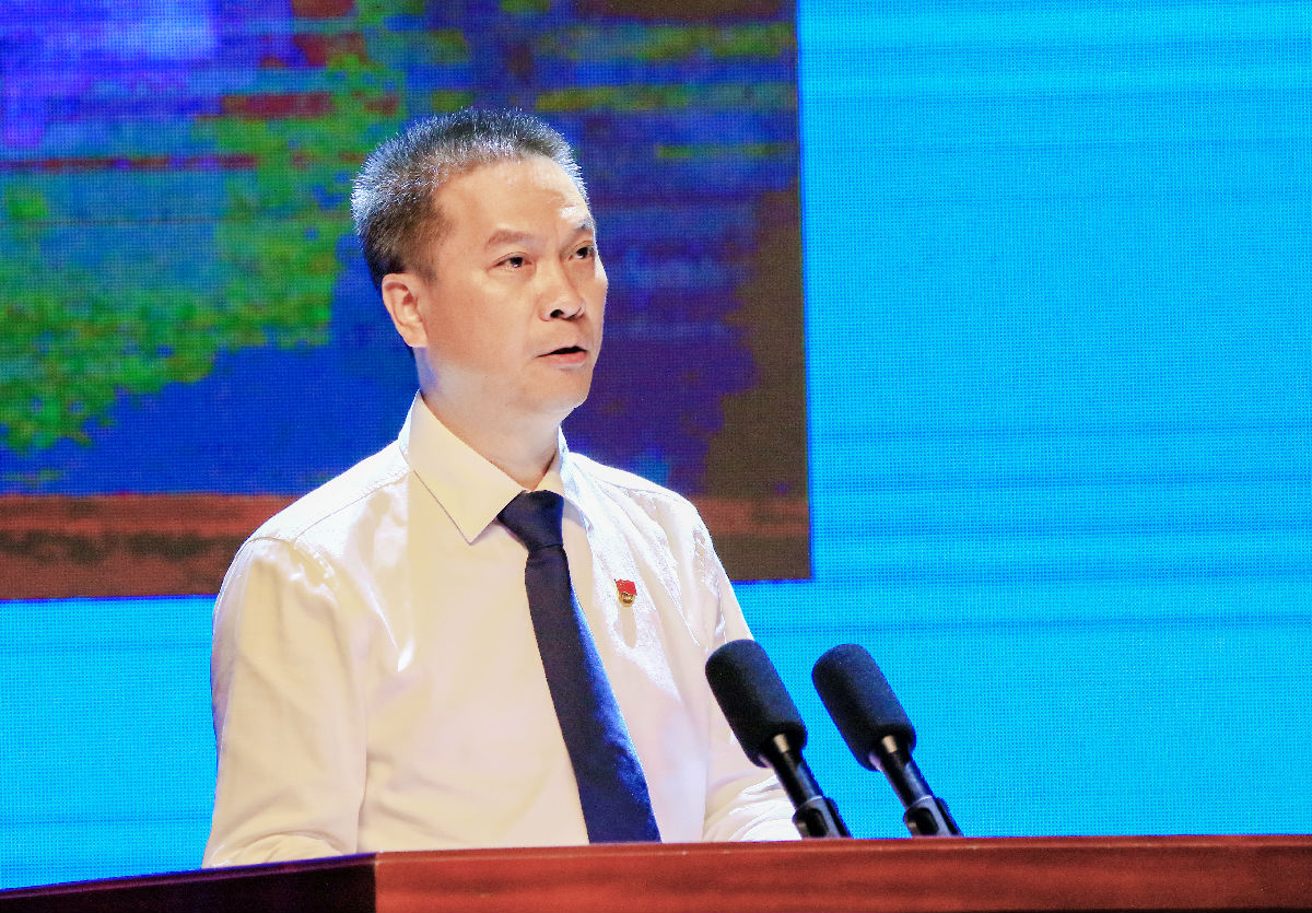 慕容慎行同志先進事跡巡回報告會首場報告在福州舉行