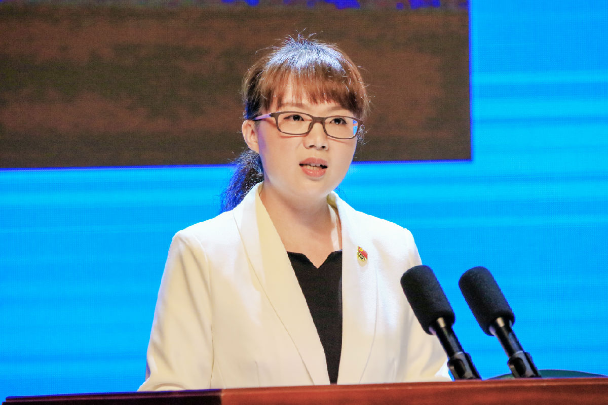 慕容慎行同志先進事跡巡回報告會首場報告在福州舉行