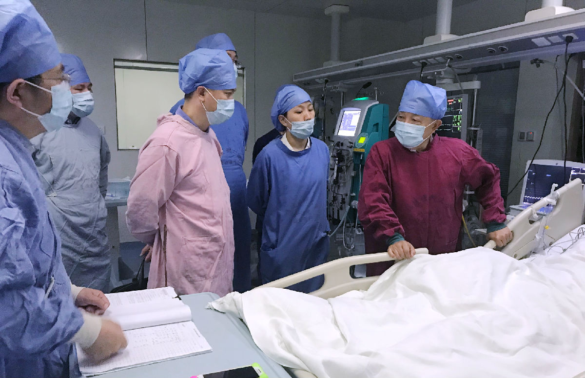 周良輔院士及團隊專家胡錦教授蒞臨我院院士工作站指導工作