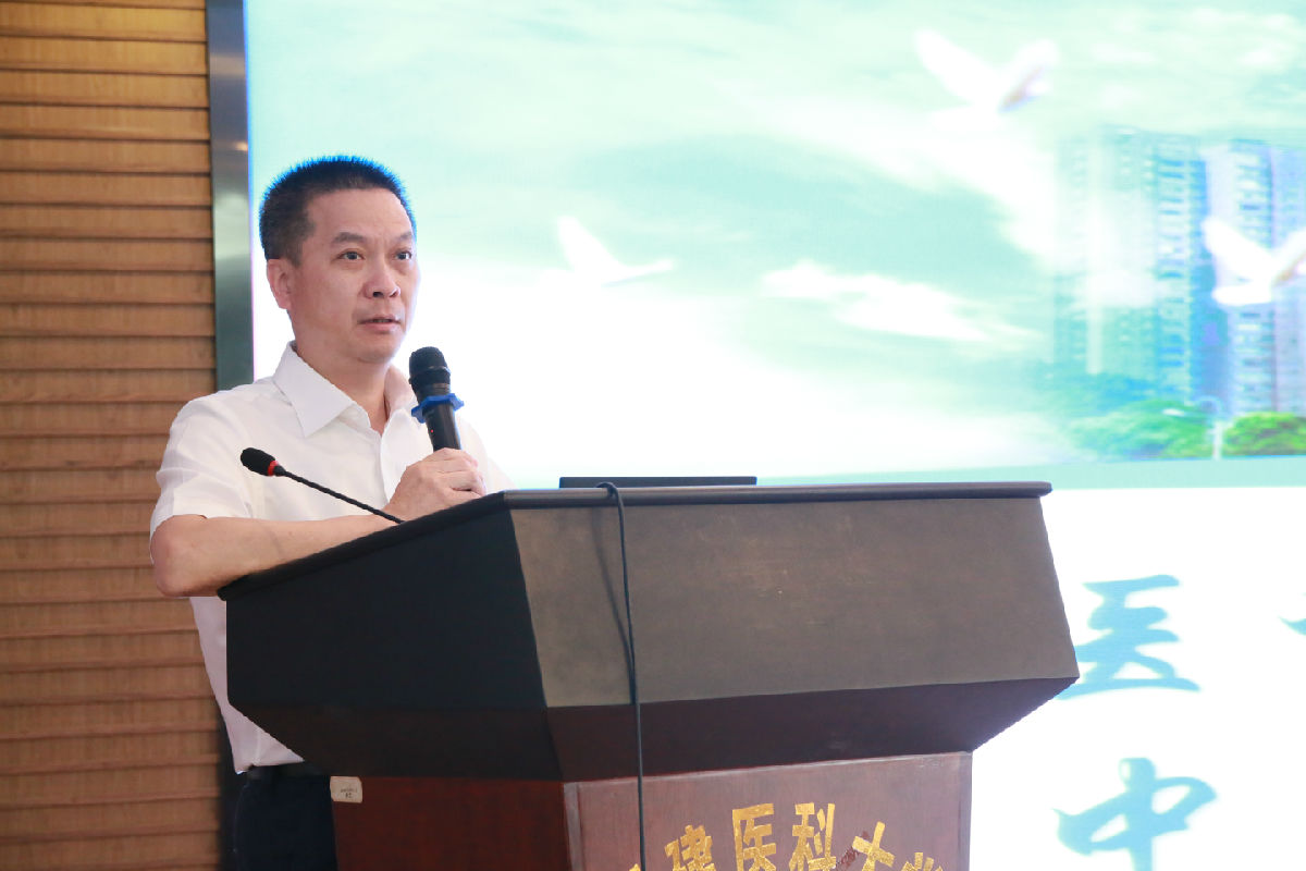 抓績效考核 推學科建設  提醫院競爭力 ——我院召開績效考核與競爭力提升專題培訓會