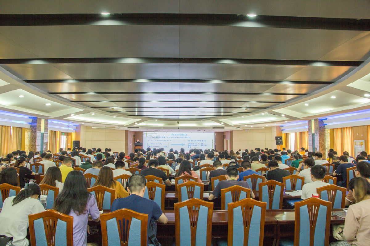 第一臨床醫(yī)學(xué)院舉辦2015級(jí)臨床醫(yī)學(xué)、影麻專業(yè) 實(shí)習(xí)動(dòng)員暨崗前培訓(xùn)