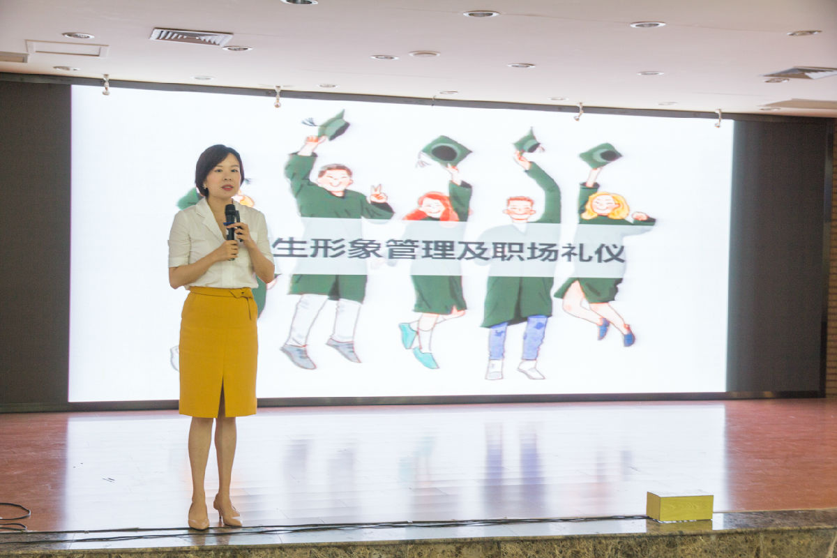 第一臨床醫(yī)學(xué)院舉辦2015級(jí)臨床醫(yī)學(xué)、影麻專業(yè) 實(shí)習(xí)動(dòng)員暨崗前培訓(xùn)