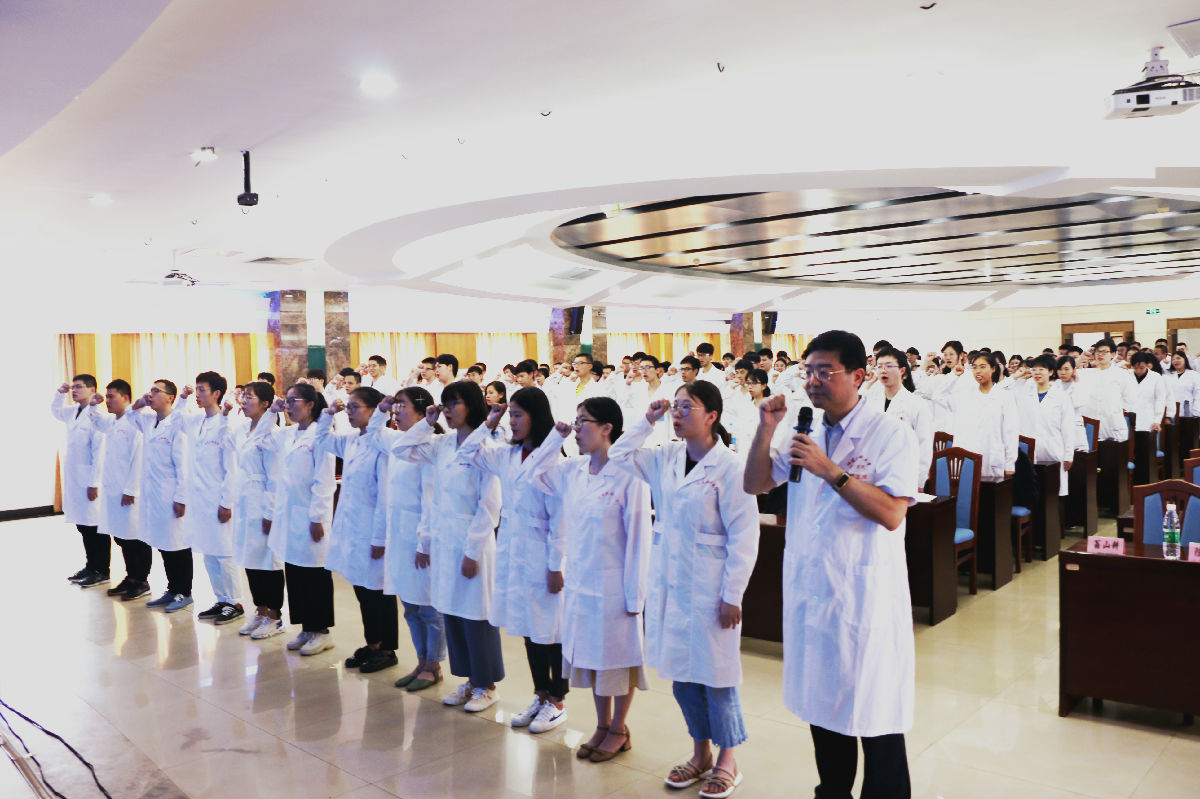 第一臨床醫(yī)學(xué)院舉辦2015級(jí)臨床醫(yī)學(xué)、影麻專業(yè) 實(shí)習(xí)動(dòng)員暨崗前培訓(xùn)