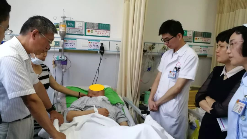 康復(fù)學(xué)專家勵建安院士蒞臨我院指導(dǎo)工作