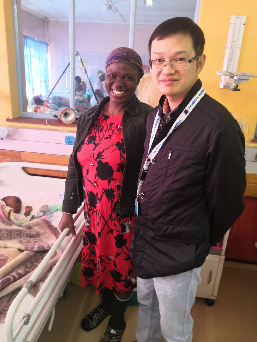 中央電視臺(tái)《華人世界》報(bào)道我院援博隊(duì)員陳希杭先進(jìn)事跡 ——自制手術(shù)器械幫助當(dāng)?shù)貗雰呵谐喔夷[