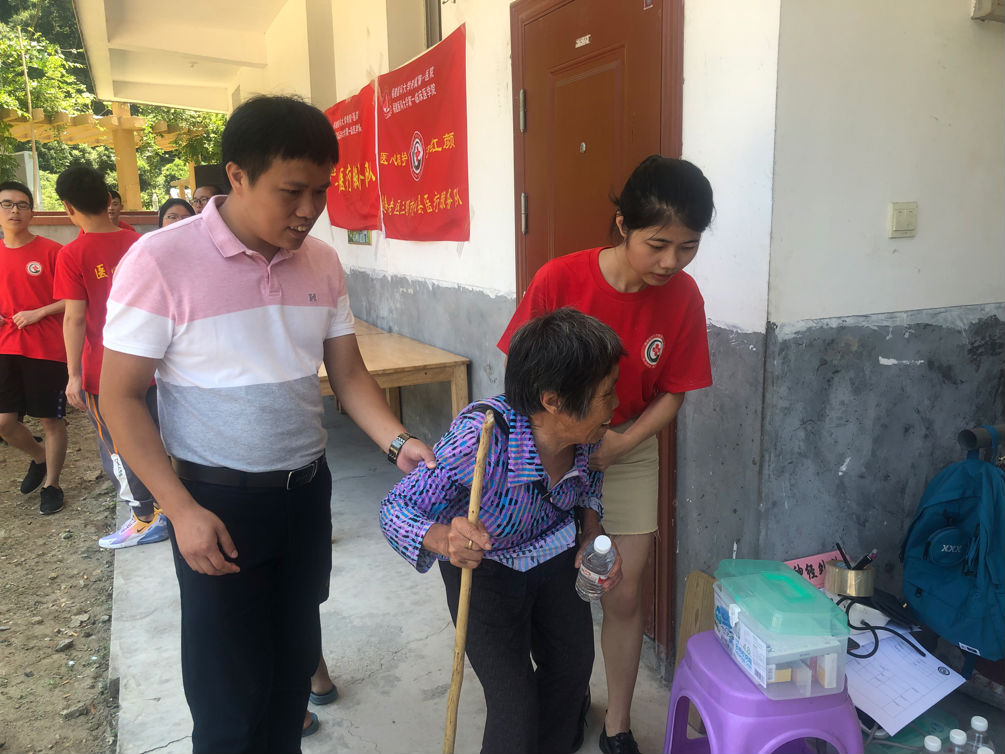 我院義診隊(duì)前往大田縣謝洋鄉(xiāng)敬老院開(kāi)展義診活動(dòng)