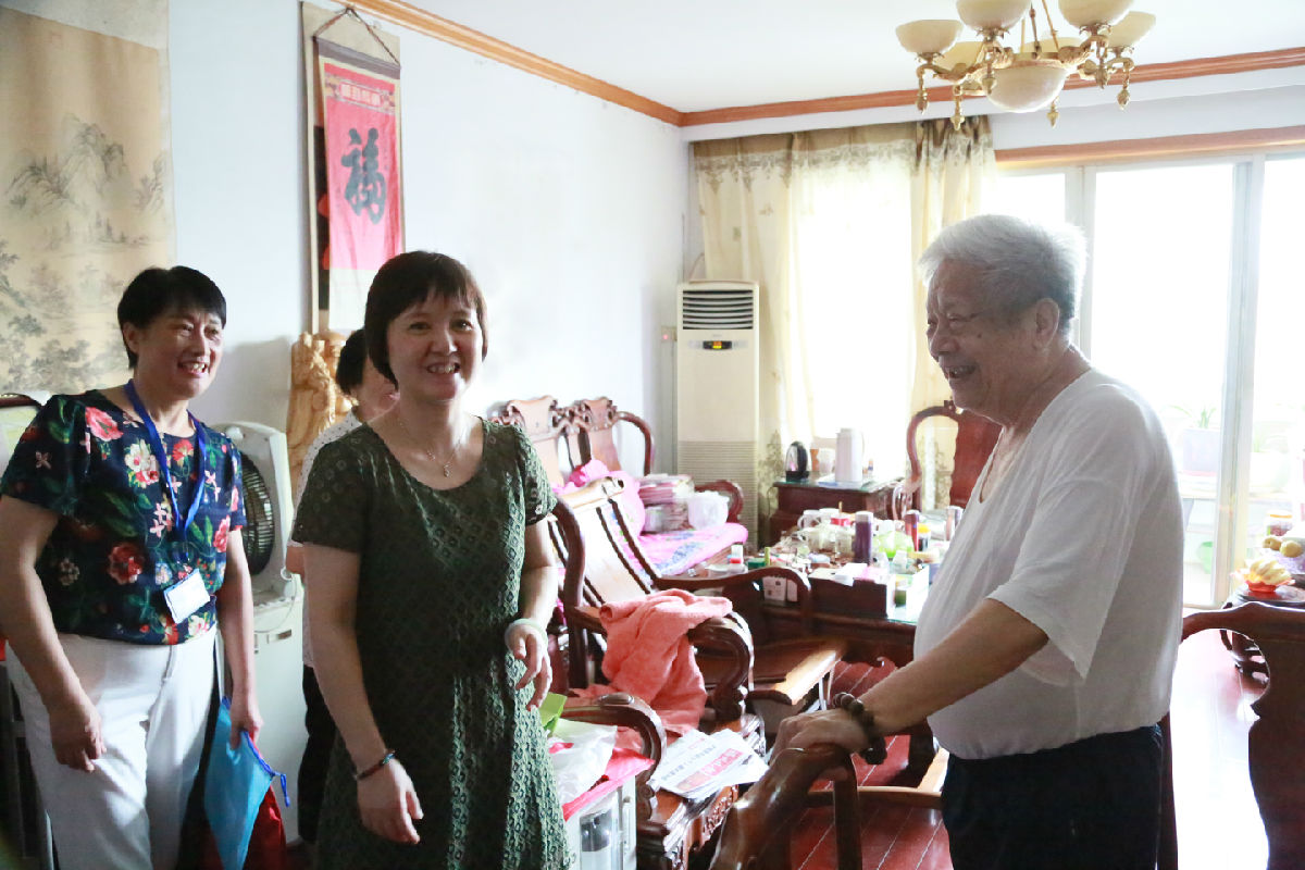 我院開展“七一”走訪慰問困難黨員活動