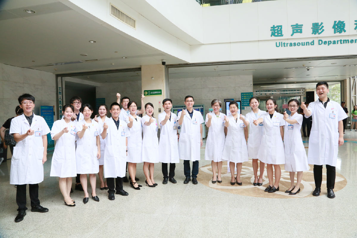 致敬醫師節 福建醫大附一醫院活力快閃獻禮新中國70華誕