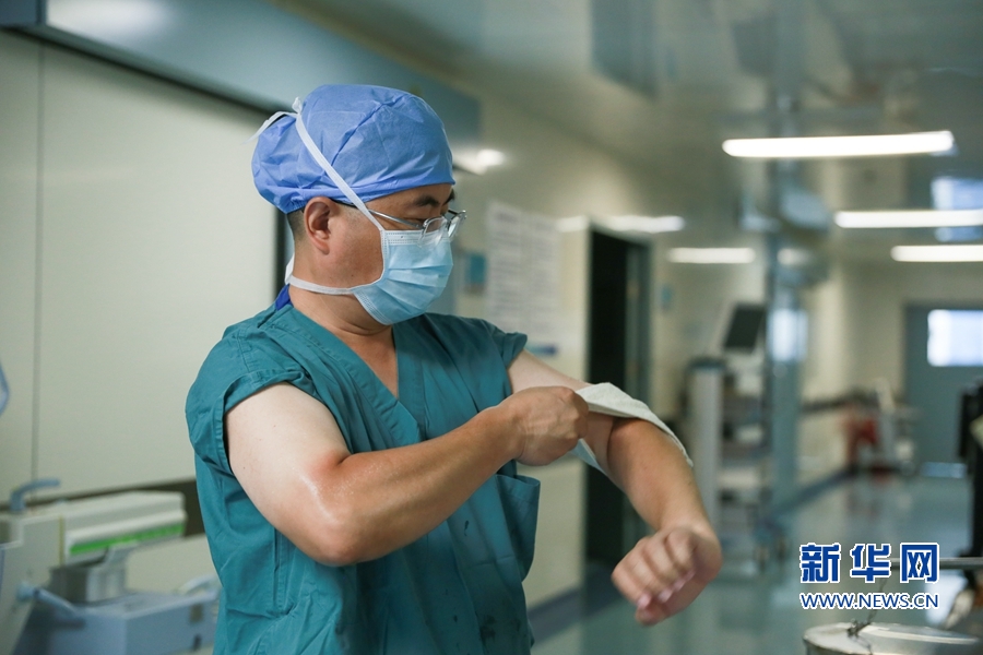 【媒體看附一】外科樓里的15個(gè)小時(shí)