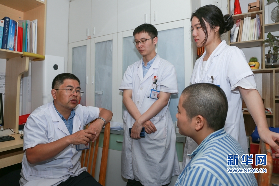 【媒體看附一】外科樓里的15個(gè)小時(shí)