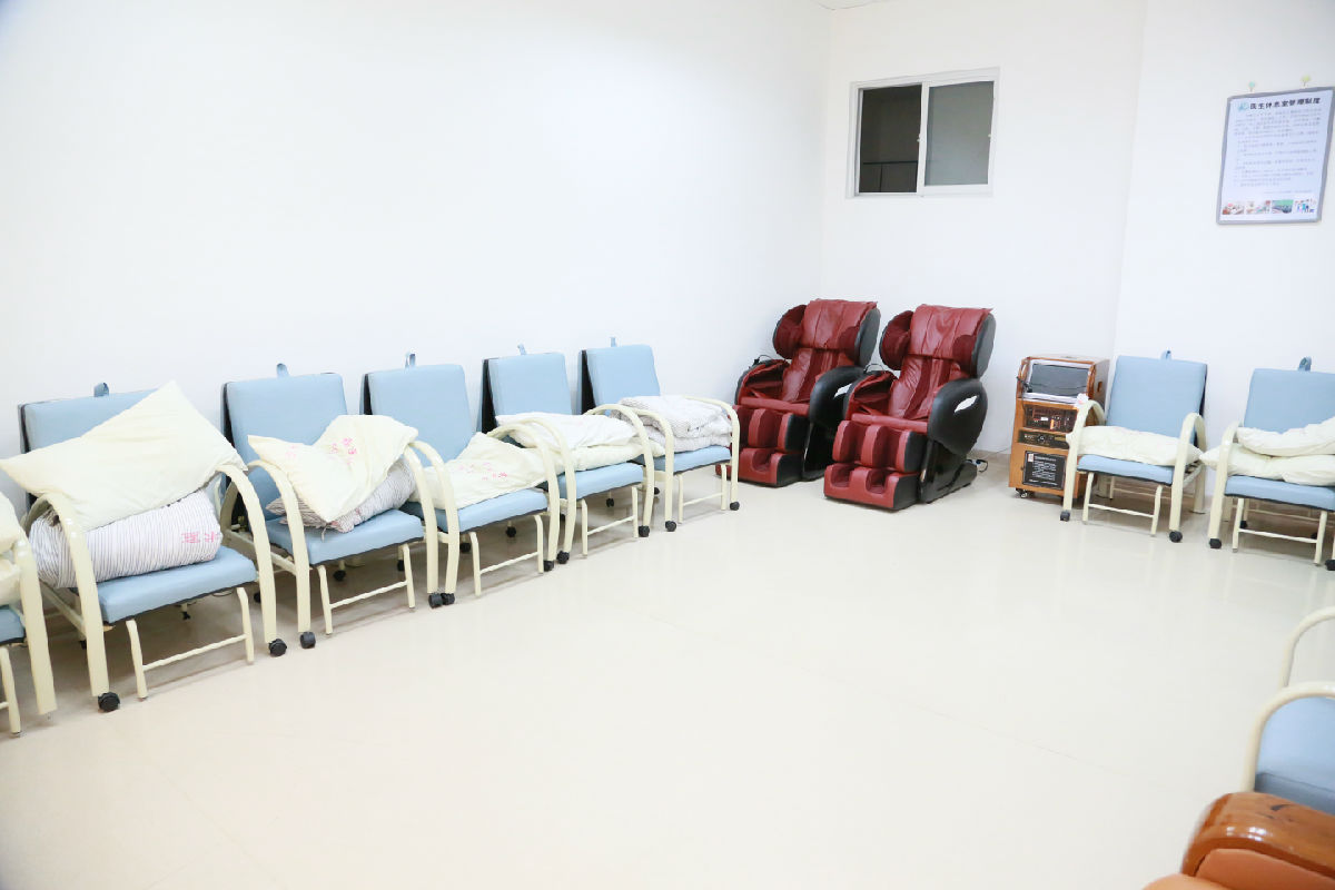 『中國醫師節』打造有溫度的人文醫院——福建省首批試點“醫生休息室”在我院正式啟用 『中國醫師節』打造有溫度的人文醫院——福建省首批試點“醫生休息室”在我院正式啟用