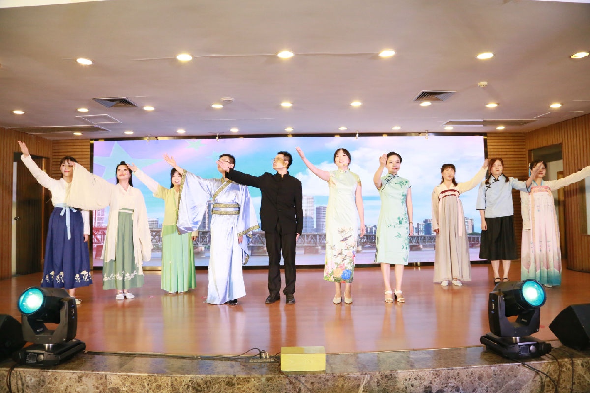 我院舉辦首屆文化節系列活動暨紀念建國70周年 “誦經典 育德行 我與祖國共成長”經典誦讀比賽