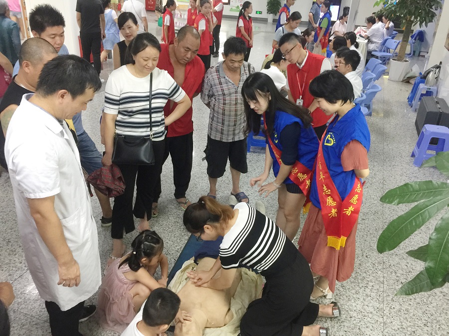 全民健康月 青號在行動 院團委組織開展“地鐵+健康”全民健康月義診活動 全民健康月 青號在行動 院團委組織開展“地鐵+健康”全民健康月義診活動