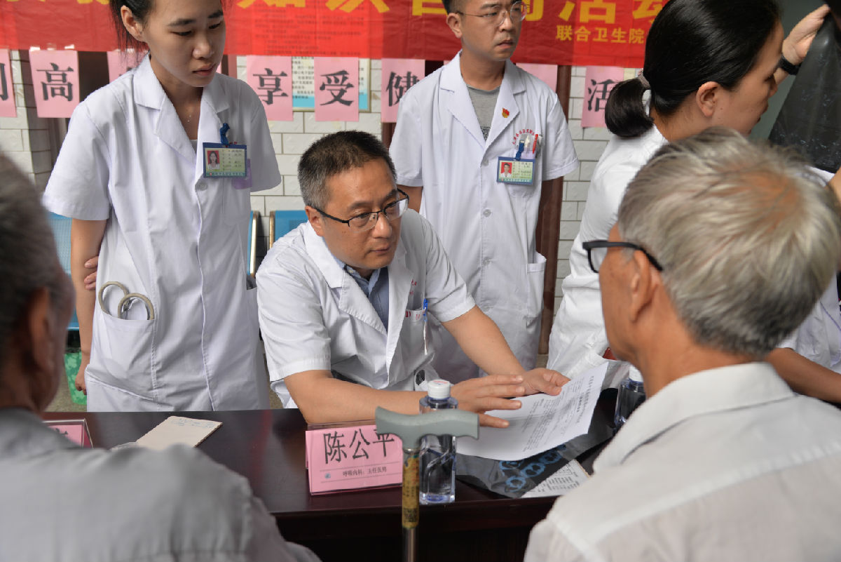 我院呼吸康復支部到尤溪縣聯合鎮革命老區開展義診及黨員再教育活動