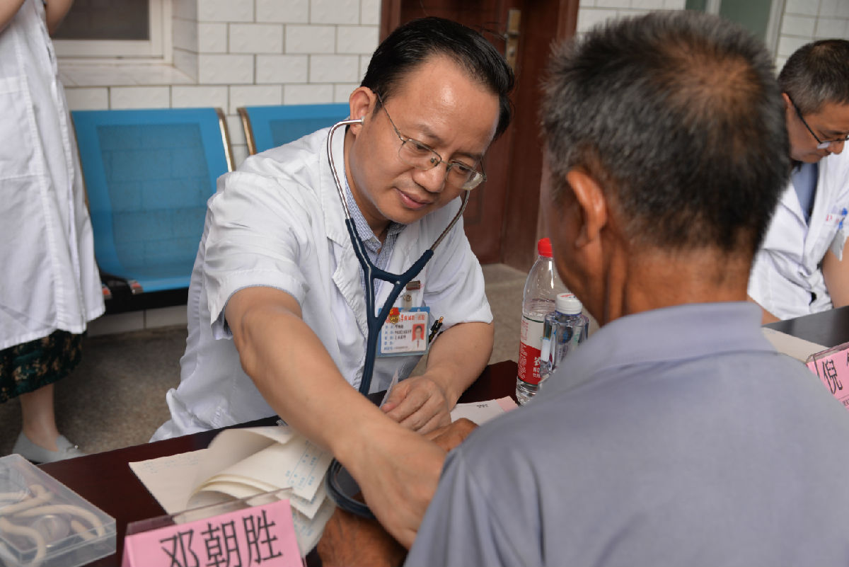 我院呼吸康復支部到尤溪縣聯合鎮革命老區開展義診及黨員再教育活動