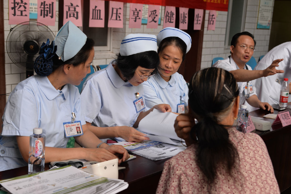 我院呼吸康復支部到尤溪縣聯合鎮革命老區開展義診及黨員再教育活動