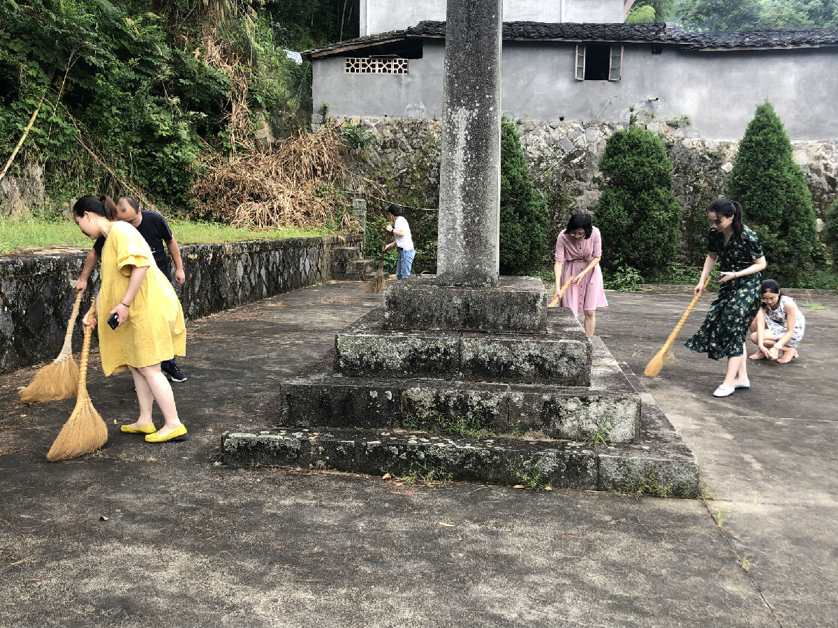 我院呼吸康復支部到尤溪縣聯合鎮革命老區開展義診及黨員再教育活動