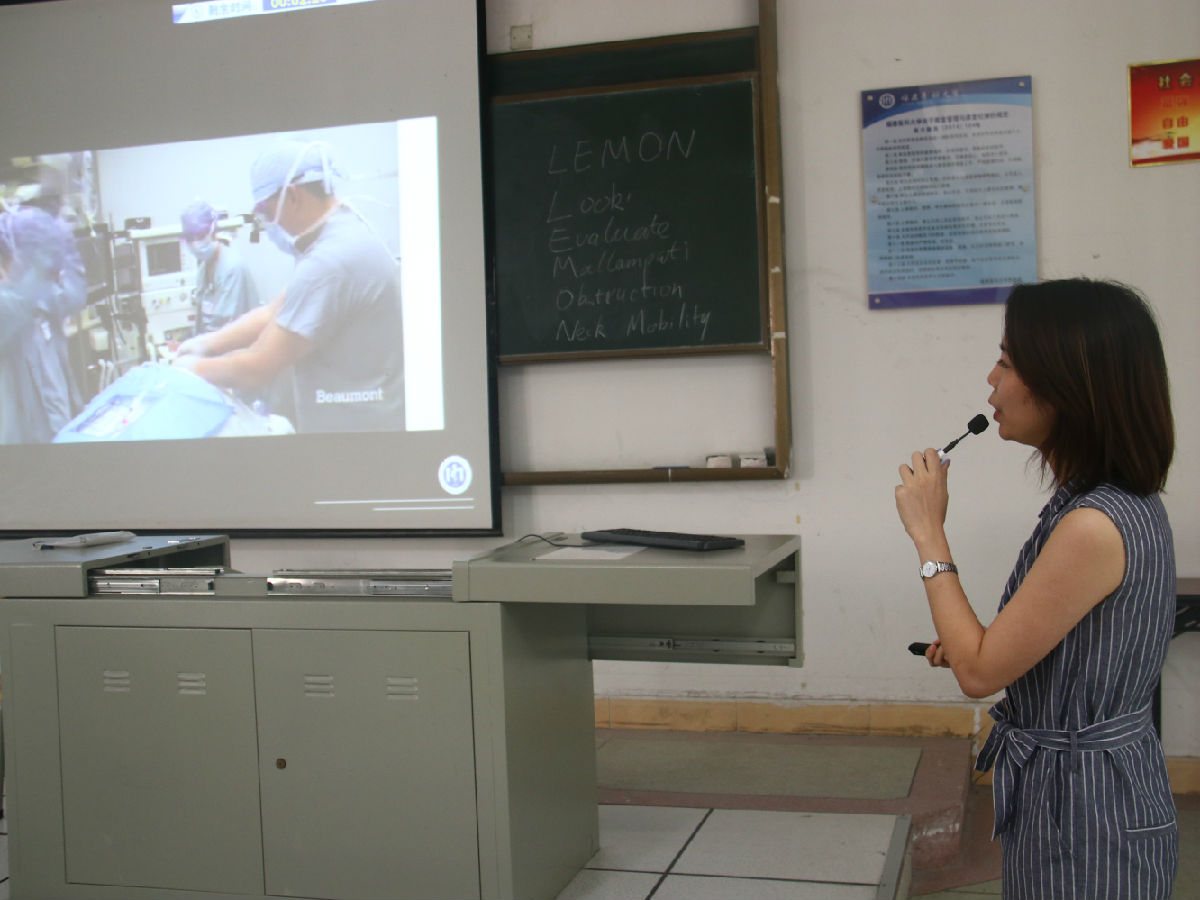 第一臨床醫學院舉辦青年教師講課比賽