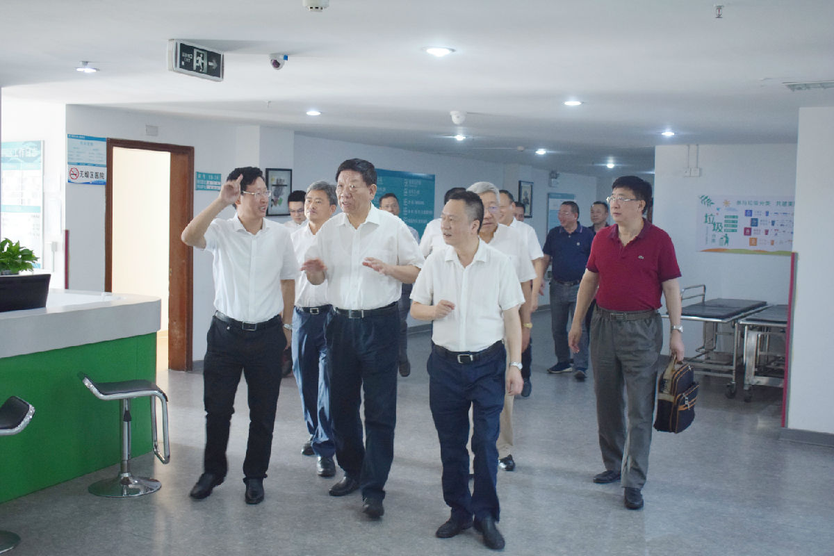 全國政協(xié)社法委副主任尹蔚民一行到我院護養(yǎng)中心調(diào)研