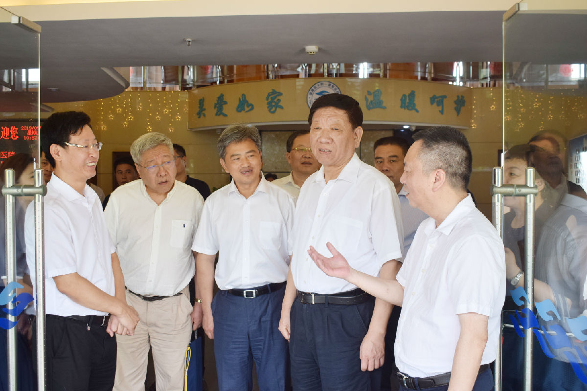 全國政協(xié)社法委副主任尹蔚民一行到我院護養(yǎng)中心調(diào)研