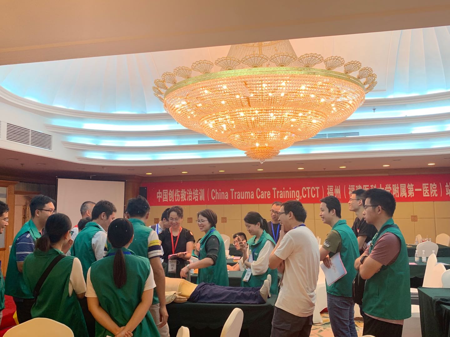 我院承辦全國(guó)首個(gè)標(biāo)準(zhǔn)化創(chuàng)傷救治精品醫(yī)學(xué)繼續(xù)教育項(xiàng)目——中國(guó)創(chuàng)傷救治培訓(xùn)（福州站）