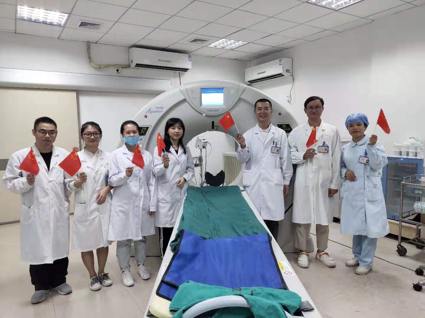 附一人共祝祖國母親生日快樂