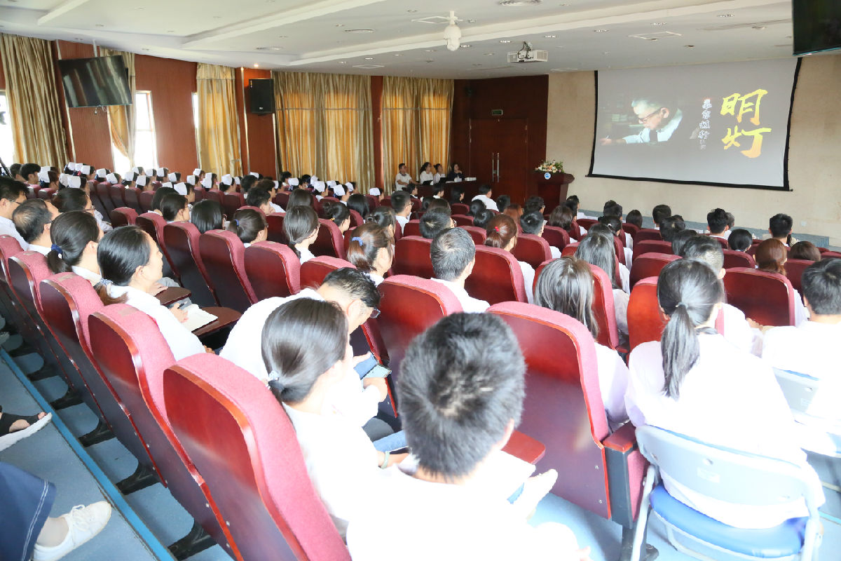 守初心  擔使命——我院慕容慎行同志先進事跡報告團受邀進校園